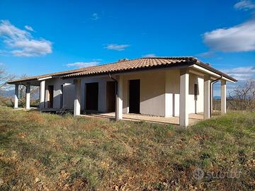 Villa di campagna con terreno