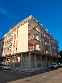 Lecce Centro 1° Piano Ampia Metratura con Garage
