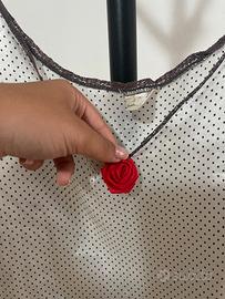 Camicetta da notte donna con dettaglio rosa rossa