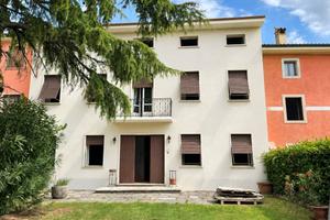Casa indipendente di 460 m² con più di 5 locali e 