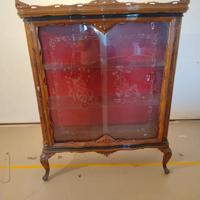 Vetrina stile chippendale