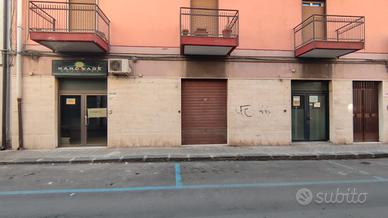 Bottega / Locale commerciale 120 mq - 3 ingressi