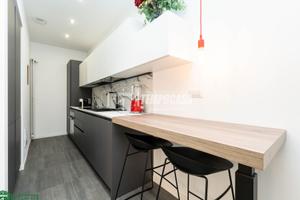 VIA PLINIO - DUE LOCALI CON BALCONE RISTRUTTURATO!