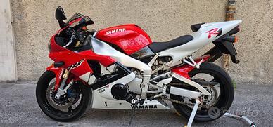 Yamaha r1 del 1999