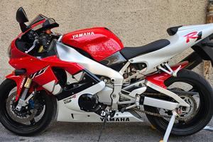 Yamaha r1 del 1999