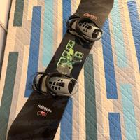 Tavola snowboard Capita Horrorscope con attacchi