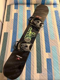 Tavola snowboard Capita Horrorscope con attacchi