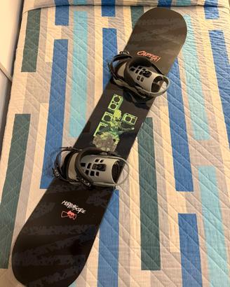 Tavola snowboard Capita Horrorscope con attacchi