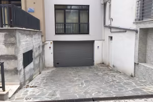 GARAGE /BOX