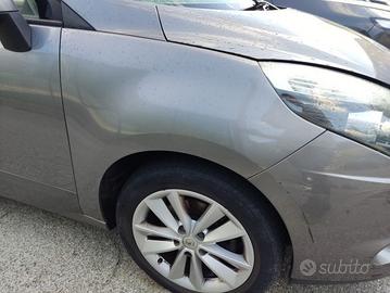 Parafango destro RENAULT SCENIC del 2010