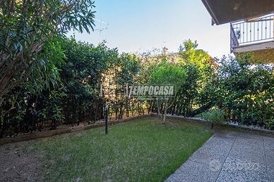APPARTAMENTO CON GIARDINO, TAVERNA E BOX AUTO IN R
