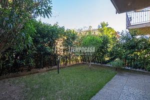 APPARTAMENTO CON GIARDINO, TAVERNA E BOX AUTO IN R