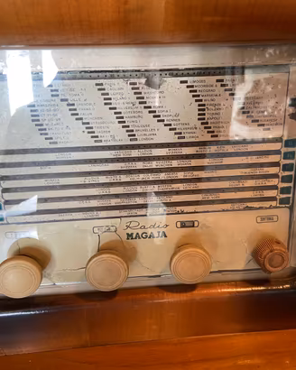 Radio a valvole d'epoca Magaja vintage anni 60