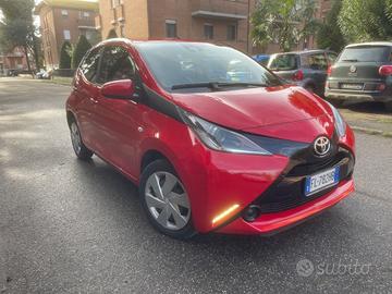 Toyota Aygo 1.0 VVT-i 69 CV 5 porte x-wave Bordeau