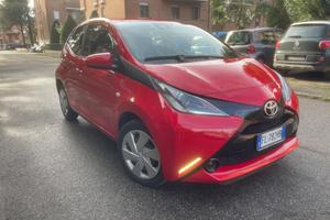 Toyota Aygo 1.0 VVT-i 69 CV 5 porte x-wave Bordeau