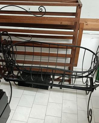 Culla vintage a dondolo in ferro battuto