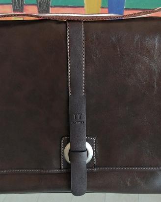 Borsa in vera pelle a marchio BATA