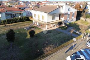 VILLA SINGOLA A ROVERBELLA