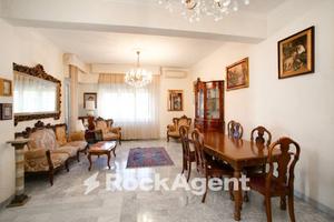 AMPIA METRATURA CON POSTO AUTO E CANTINA