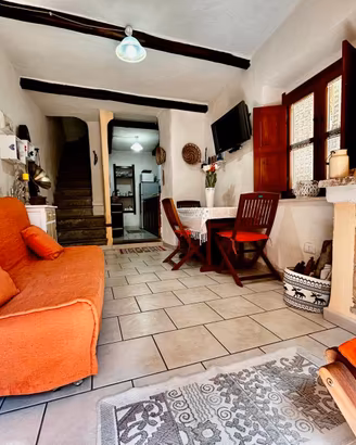 Semindipendente bilivelli con cortile