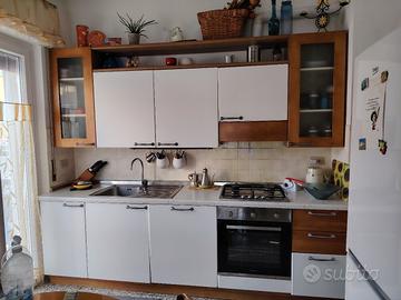 cucina completa con elettrodomestici 