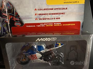 Modellino Valentino Rossi Yamaha Y2R-M1 2009