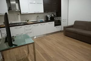Appartamento ristrutturato con cortile e box