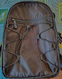 Zaino/zainetto con cinghie e tasche laterali