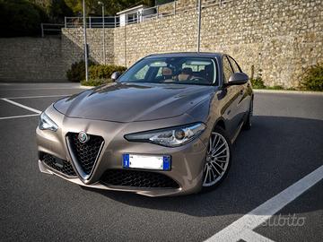 Alla Romeo Giulia 2.2 - 180cv AT8