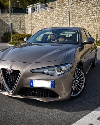 Alla Romeo Giulia 2.2 - 180cv AT8