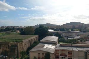 Zona amsicora , ampio appartamento