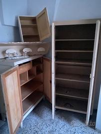 Set di mobili antichi