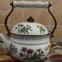 Teiera in smalto floreale