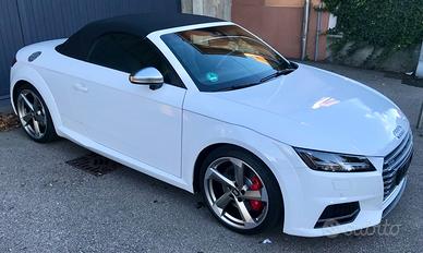 Audi TT TTS Roadster 2.0 TFSI 310 CV quattro