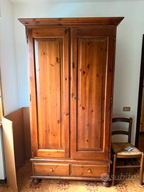 Armadio di legno grande