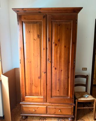 Armadio di legno grande