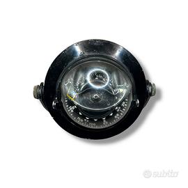 Bussola vintage da imbarcazione con staffa