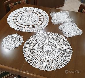 Centrini ricamati a mano varie misure 