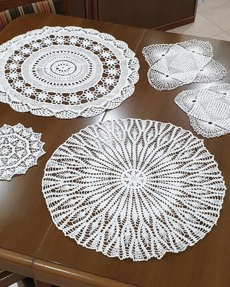 Centrini ricamati a mano varie misure 