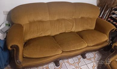 divano e due poltrone