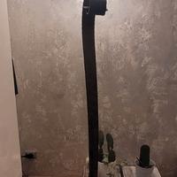 lampada da pavimento in ferro battuto