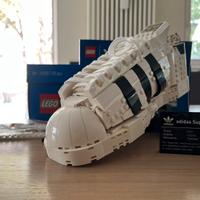 Set Lego 10282 Adidas Superstar montato