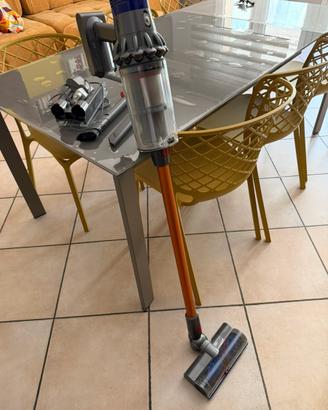 Dyson V10