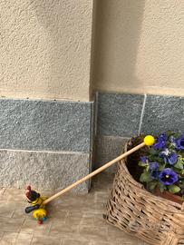 Gioco di legno da spingere