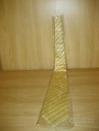 Cravatta splendore pura seta gialla con bassotti