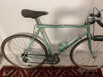 Bici bianchi per eroica
