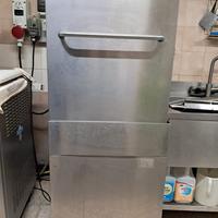 Lavastoviglie a cappotta