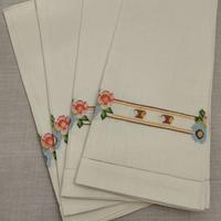 Asciugamani puro lino ricamati a mano – corredo –