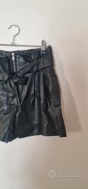 pantaloni corti in pelle
