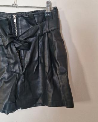 pantaloni corti in pelle